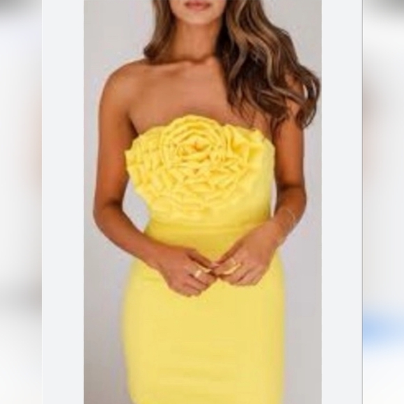 DO+BE Dresses & Skirts - DO+BE Vibrant Yellow Strapless Dress With A Flower Accent Size L new with tags